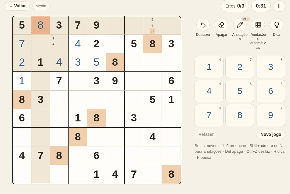 A tela do jogo: dificuldade, erros e tempo em cima, a grade no meio, a barra de ferramentas e o teclado numérico ao lado (embaixo, no celular).